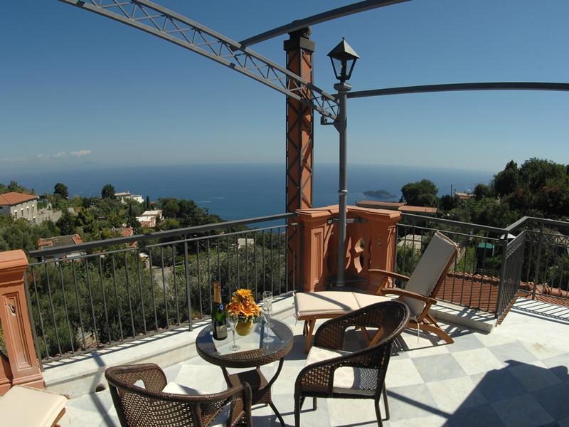 25th April Extended holiday break halfway Sorrento  and Positano